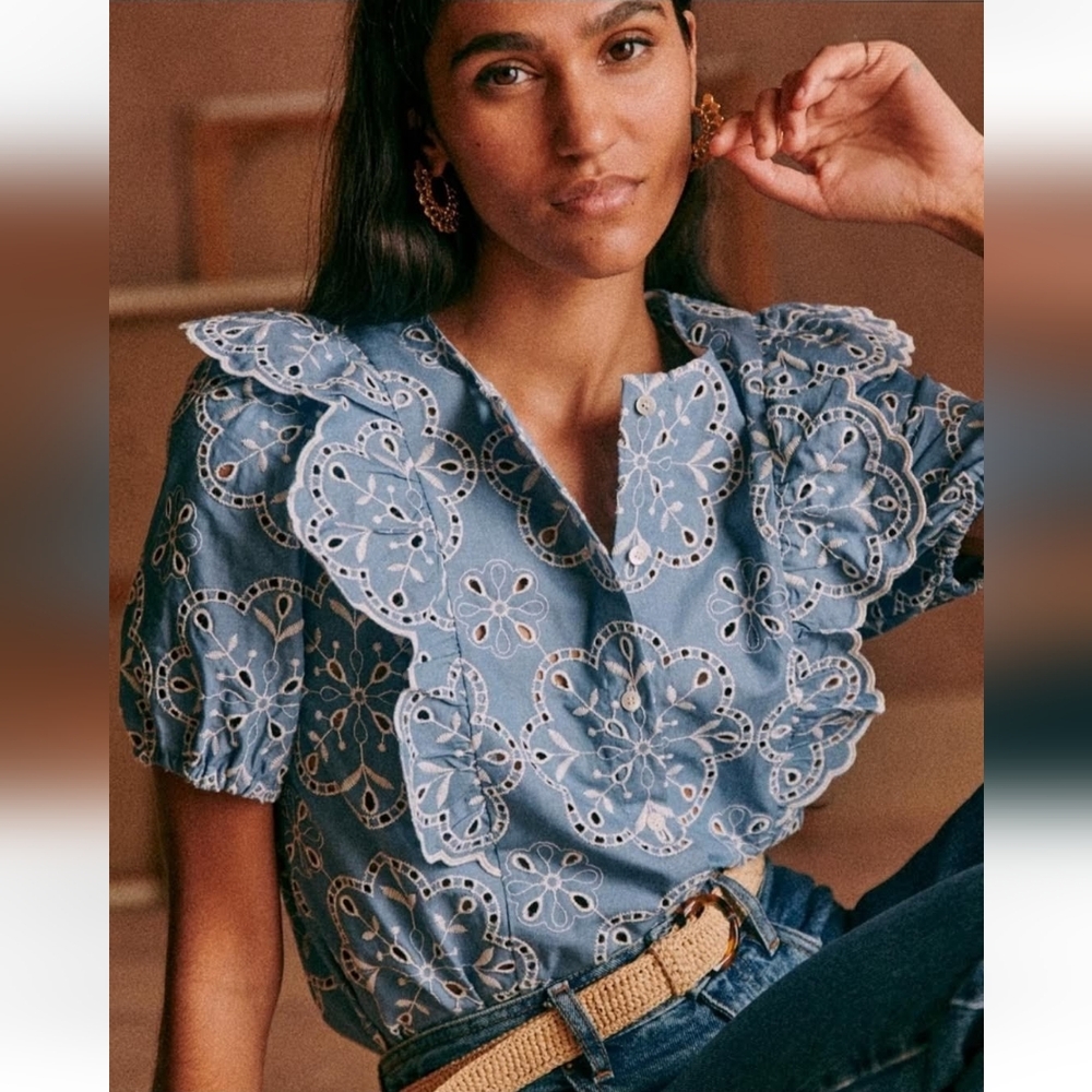 SÉZANE Jordanna Ebroidered Scalloped Button Front Top Denim  Blue 34